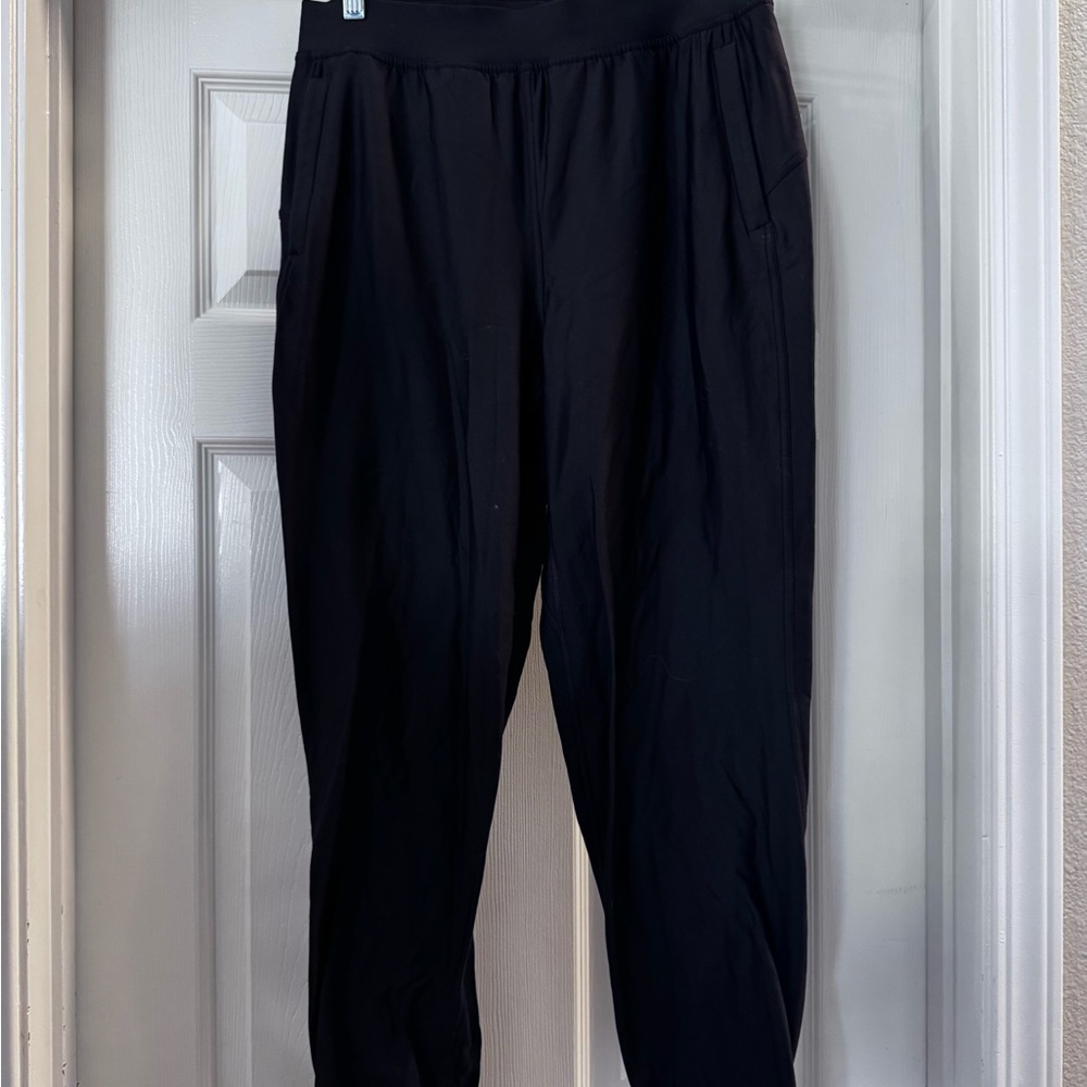 Lululemon black joggers NEW